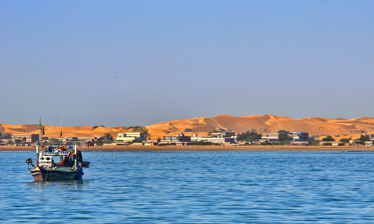 pakistan-astola-island-boat-fishing-ajwa